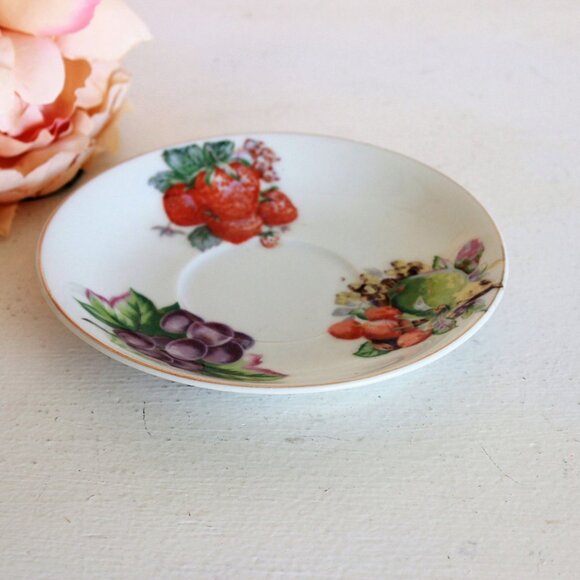Vintage 1950s Tea Saucer, Fruit And Berry Pattern Made In Japan Collectible - Picture 6 of 8